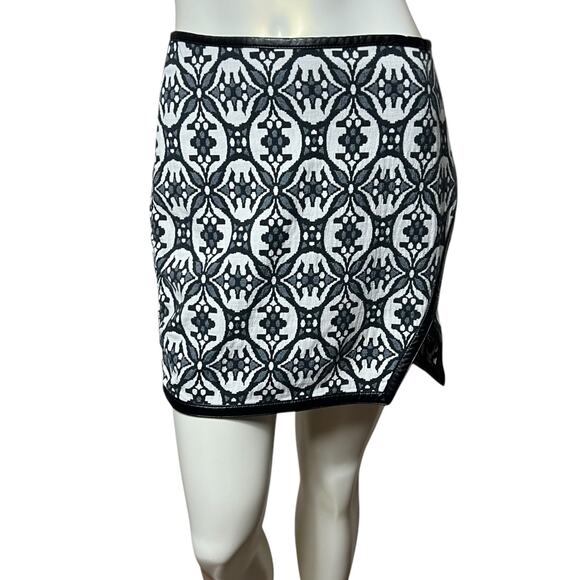 Express Black and White Geometric Asymmetrical Mini Skirt Faux Leather Size 6 - Picture 1 of 5